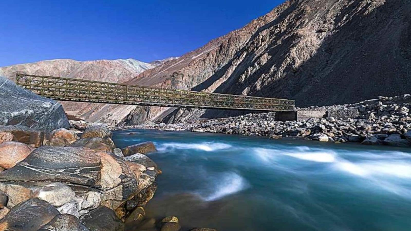 The base for operations in the valley was at Partapur. An Advanced Landing Ground had been built earlier in 1960 at THOISE (Transit Halt Of Indian Soldiers En Route Siachen). This airstrip later became central to logistics for Siachen. The objective in 1971 was to take control of Pakistani positions dominating the Nubra and Shyok valleys. Enemy posts were positioned along the Shyok River and were expected to resist strongly. Instead of launching a direct assault, Major Rinchen chose a more demanding route.