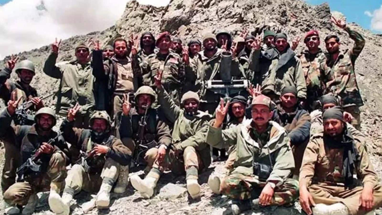 Responsibility for the wider Kargil defence lay with the 121 Infantry Brigade while Turtuk fell under the 102 Infantry Brigade. The review committee noted several stretches along the sector that had gaps such as areas in Mashkoh Valley, Marpola to Bimbat, Bimbat to Kaksar and Yaldor. In the last week of April 1999, seven Pakistani helicopters were observed flying in the Turtuk area carrying under-slung loads. A patrol sent on May 6 was ambushed. Further patrols on May 16 and May 19 confirmed enemy presence at five locations along and across LOC.