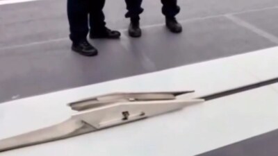 The greatest advantage of the electromagnetic catapult system is that it can accelerate aircraft to takeoff speed over a relatively short distance. (X)