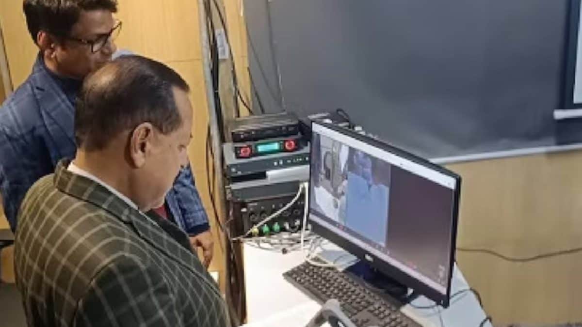 Medical Breakthrough: AIIMS Doctors Sitting In Delhi Perform Ultrasound On Patient In Antarctica