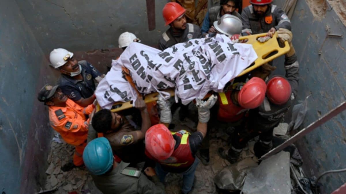 16 Killed, 14 Injured As Building Collapses Following Gas Explosion In Karachi