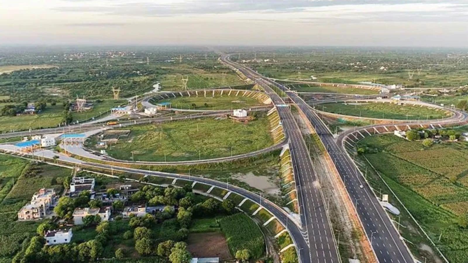 Plantations along National Highways offer a unique opportunity to help reduce the increasing ecological stress faced by honeybees and other pollinators, which is harmfully impacting agricultural and horticultural productivity, pollination services, and overall ecological balance.