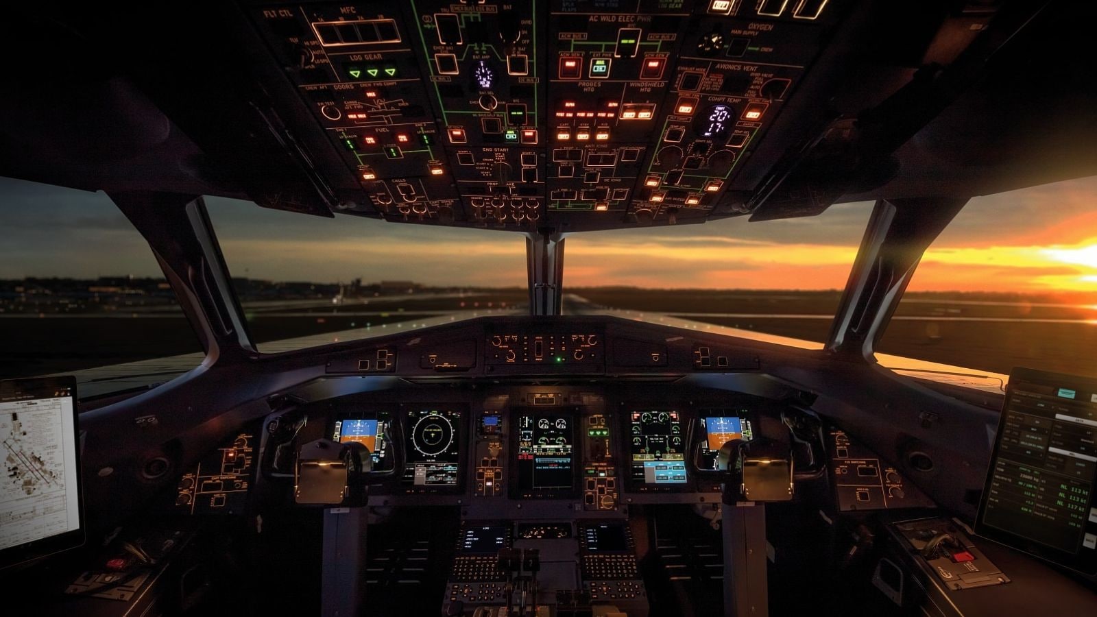 Moody had briefly stepped away when the situation started to shift. When he returned to the cockpit, he noticed unreliable speed readings and signs that didn’t make any sense. At first, he suspected an electrical malfunction. Within moments, engine number four failed, and then the remaining three engines shut down one after another. The aircraft was suddenly gliding without power at high altitude with hundreds of passengers over the ocean at night.