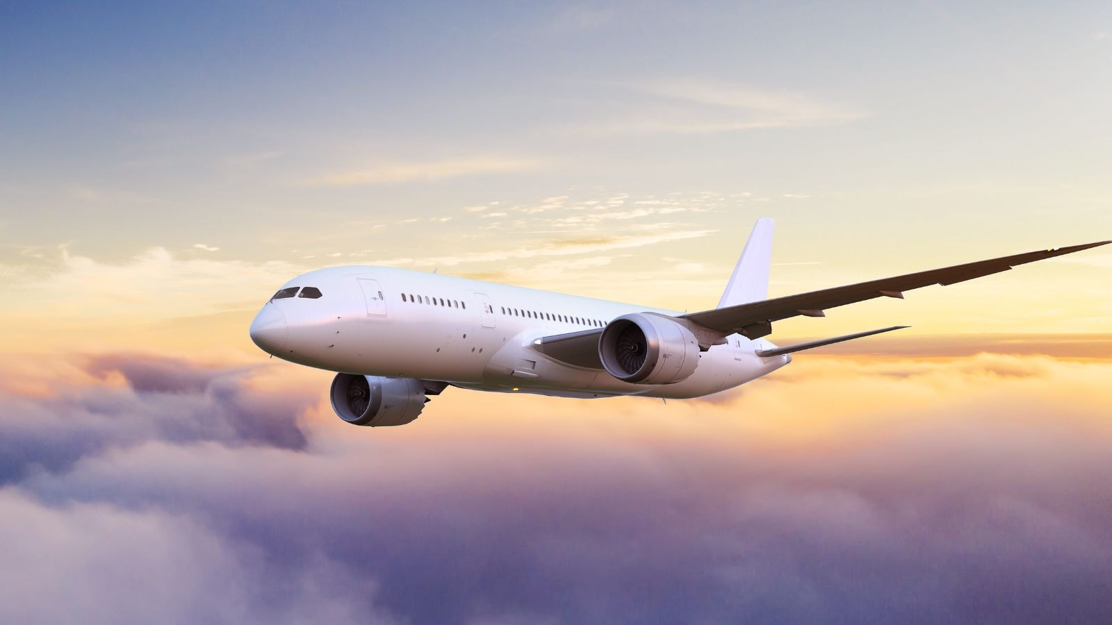 As the aircraft descended from 37,000 feet, a Mayday call was transmitted. Inside the cabin, passengers were unaware of the full gravity of the situation when Moody made his now-famous announcement: “Ladies and gentlemen, this is your captain speaking. We have a small problem. All four engines have stopped. We are doing our damnedest to get them going again. I trust you are not in too much distress.” He then used coded language to summon the senior cabin crew member to the cockpit and signalled about the possibility of a crash landing.