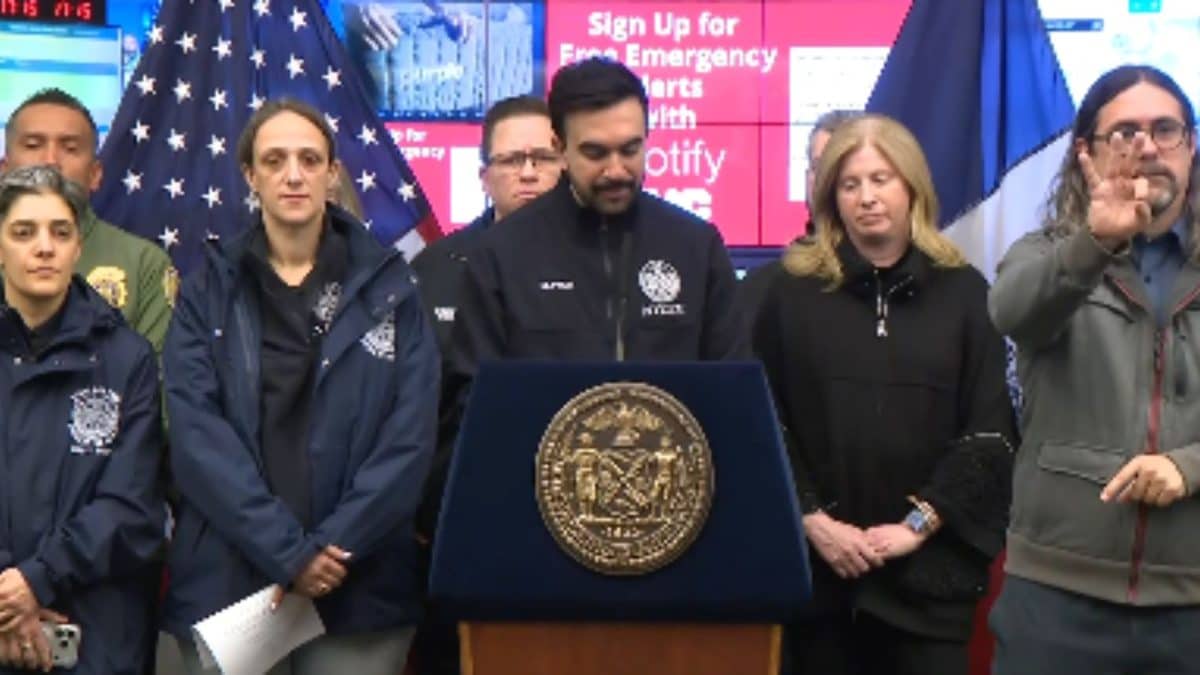 Ahead Of Major Snowstorm, New York Mayor Orders Citywide Travel Ban