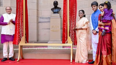 President Droupadi Murmu unveiled bust of Chakravarti Rajagopalachari Ji, the first and only Indian Governor General of independent India at Rashtrapati Bhavan. (Image: President of India/X)