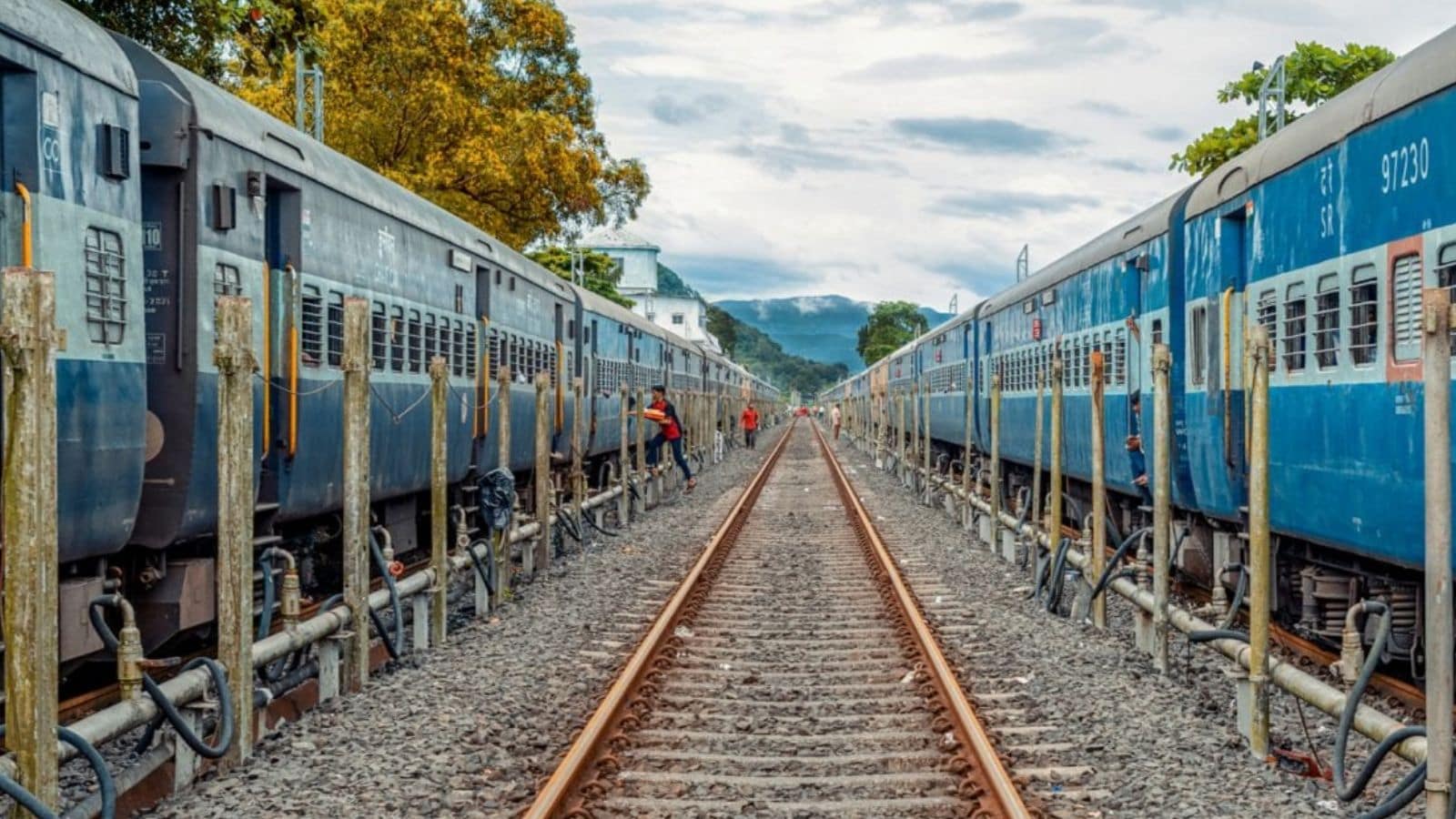 India’s rail network is getting faster every year. New trains are changing how people travel between major cities. Some of them can touch speeds close to 180 km/h. These powerful trains are setting new standards for comfort and timing.