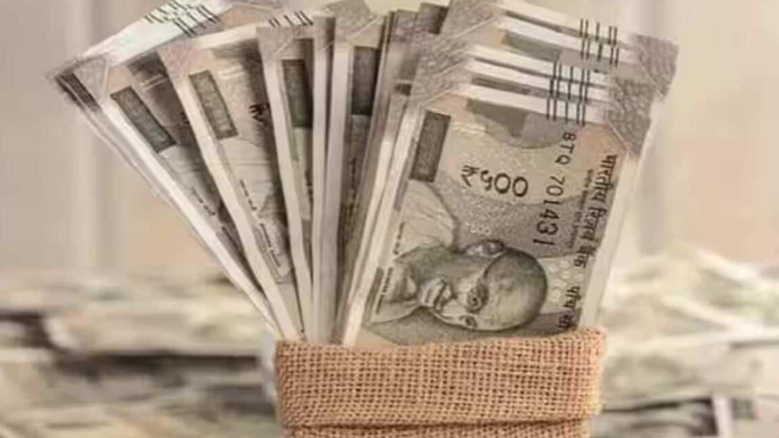 Os candidatos devem ser cidadãos indianos entre 18 e 60 anos. A renda familiar deve ser inferior a Rs 3 lakh por ano. A pessoa deve estar envolvida em trabalho gerador de renda. Um histórico de crédito limpo também é necessário.