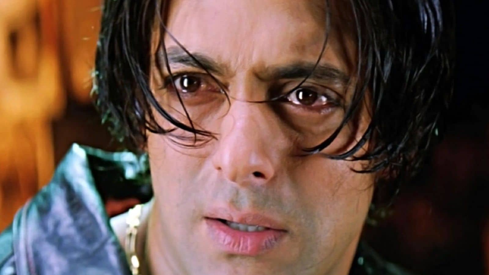 The film had a great impact, also culturally. The actor's long, middle-parted hairstyle became iconic, inspiring thousands of young people to replicate the look. The film's dialogues entered everyday conversations, and the tragic climactic scene, especially the asylum sequence, left audiences in tears. Over time, it gained cult classic status.