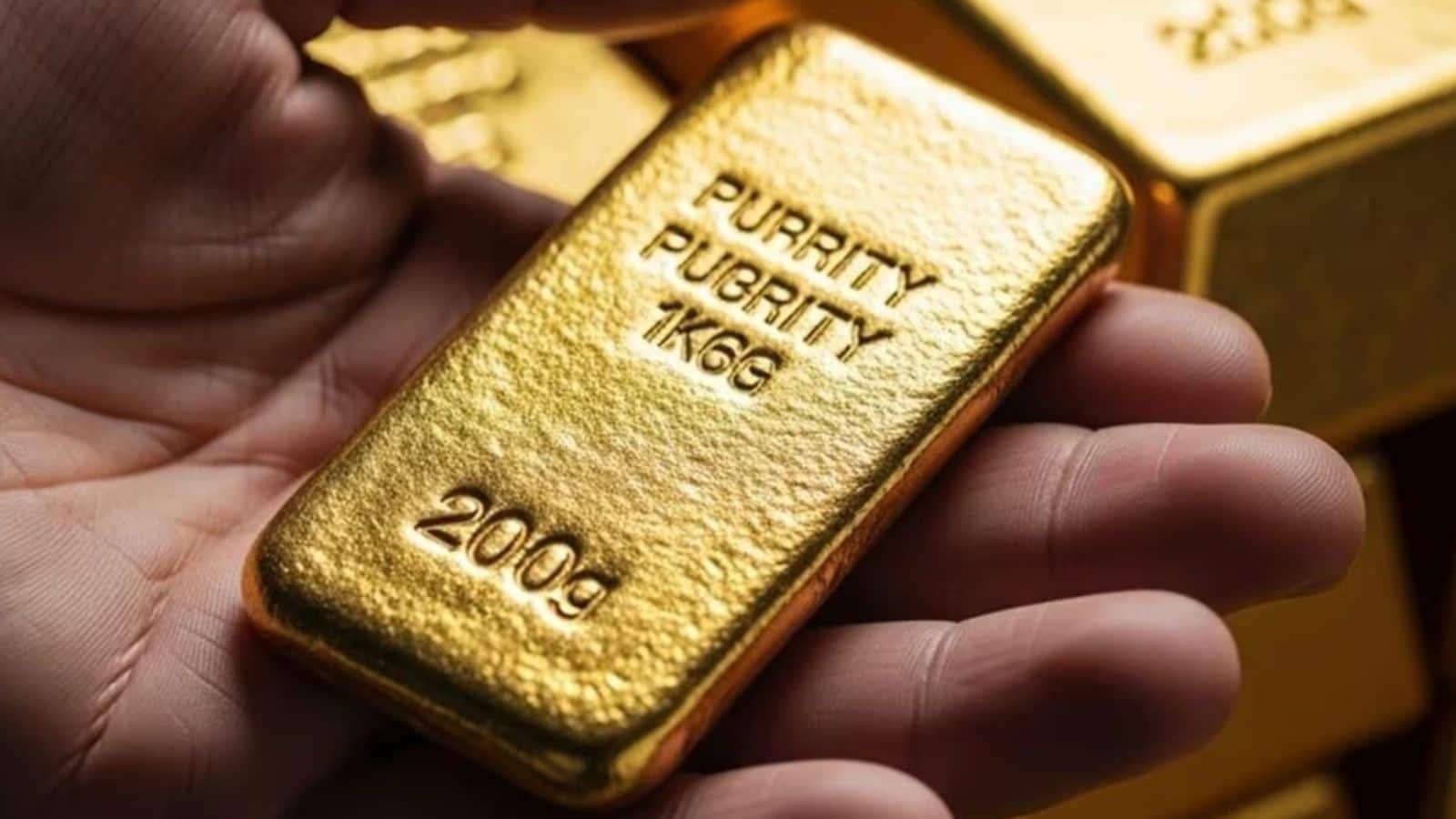 प्रयोगशाला में विकसित सोना रासायनिक और भौतिक रूप से खनन किए गए सोने के समान होता है, लेकिन इसे अलग तरह से बनाया जाता है। वैज्ञानिक इसे धरती से खनन करने के बजाय उन्नत तकनीक का उपयोग करके प्रयोगशालाओं में बनाते हैं। यह सोना चढ़ाया हुआ या नकली नहीं है; यह असली सोना है, जिसे नियंत्रित सेटिंग में तैयार किया गया है। यह उन खरीदारों के लिए एक नया विकल्प है जो पारंपरिक खनन के बिना असली सोना चाहते हैं। प्रयोगशाला में विकसित सोना रासायनिक और भौतिक रूप से खनन किए गए सोने के समान होता है, लेकिन इसे अलग तरह से बनाया जाता है। वैज्ञानिक इसे धरती से खनन करने के बजाय उन्नत तकनीक का उपयोग करके प्रयोगशालाओं में बनाते हैं। यह सोना चढ़ाया हुआ या नकली नहीं है; यह असली सोना है, जिसे नियंत्रित सेटिंग में तैयार किया गया है। यह उन खरीदारों के लिए एक नया विकल्प है जो पारंपरिक खनन के बिना असली सोना चाहते हैं।