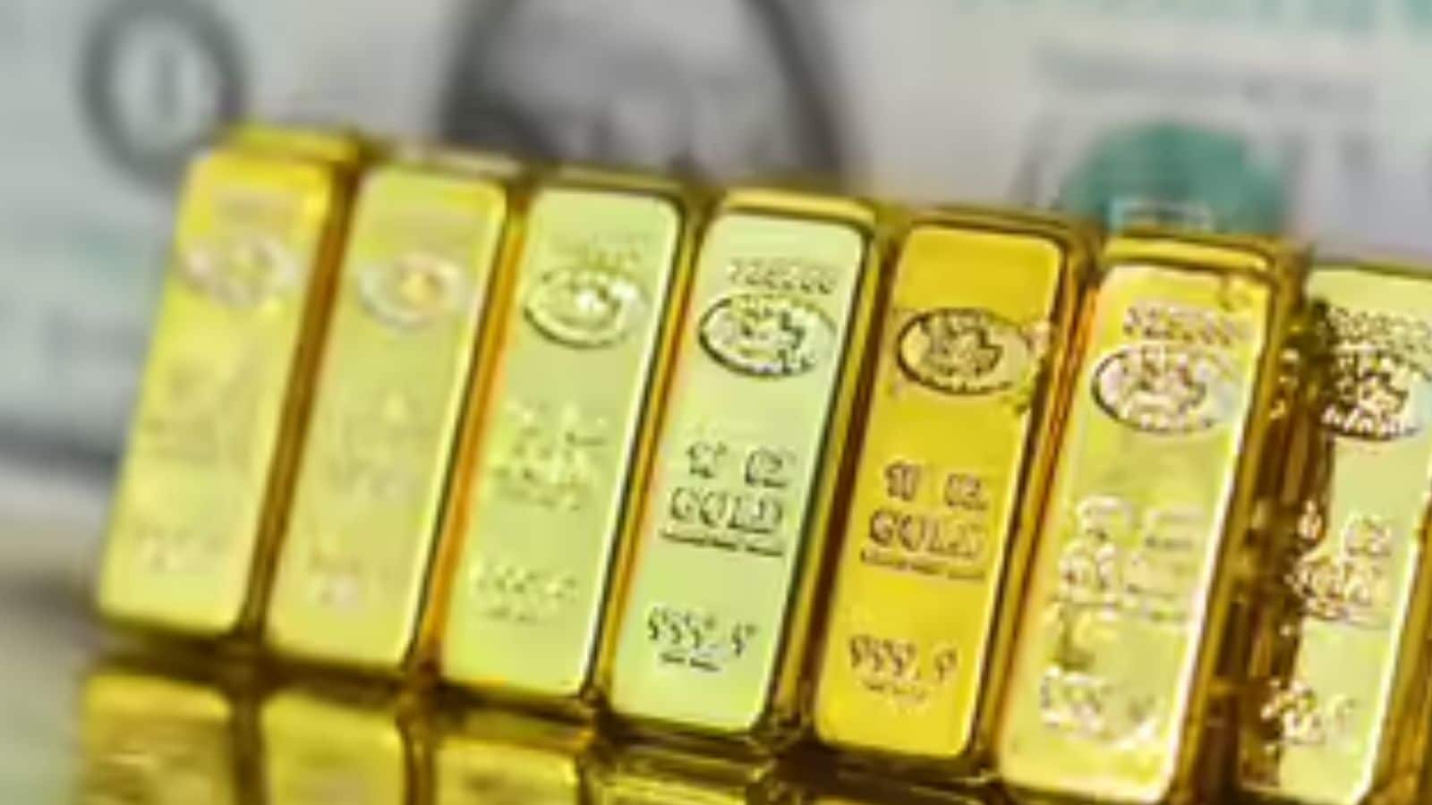 प्रयोगशाला में विकसित सोना आभूषण उत्पादन के पर्यावरणीय प्रभाव को कम करने में मदद कर सकता है। खनन से भूमि को नुकसान पहुंचता है, बड़ी मात्रा में पानी का उपयोग होता है और कार्बन उत्सर्जन होता है। प्रयोगशाला में विकसित सोने या पुनर्चक्रित सोने का उपयोग करके, उद्योग उच्च गुणवत्ता वाले आभूषणों का उत्पादन करते हुए इन प्रभावों को कम कर सकता है। नैतिक और पर्यावरण के प्रति जागरूक उपभोक्ताओं को यह विकल्प आकर्षक लग सकता है क्योंकि वे हरित प्रथाओं का समर्थन करना चाहते हैं। प्रयोगशाला में विकसित सोना आभूषण उत्पादन के पर्यावरणीय प्रभाव को कम करने में मदद कर सकता है। खनन से भूमि को नुकसान पहुंचता है, बड़ी मात्रा में पानी का उपयोग होता है और कार्बन उत्सर्जन होता है। प्रयोगशाला में विकसित सोने या पुनर्चक्रित सोने का उपयोग करके, उद्योग उच्च गुणवत्ता वाले आभूषणों का उत्पादन करते हुए इन प्रभावों को कम कर सकता है। नैतिक और पर्यावरण के प्रति जागरूक उपभोक्ताओं को यह विकल्प आकर्षक लग सकता है क्योंकि वे हरित प्रथाओं का समर्थन करना चाहते हैं।