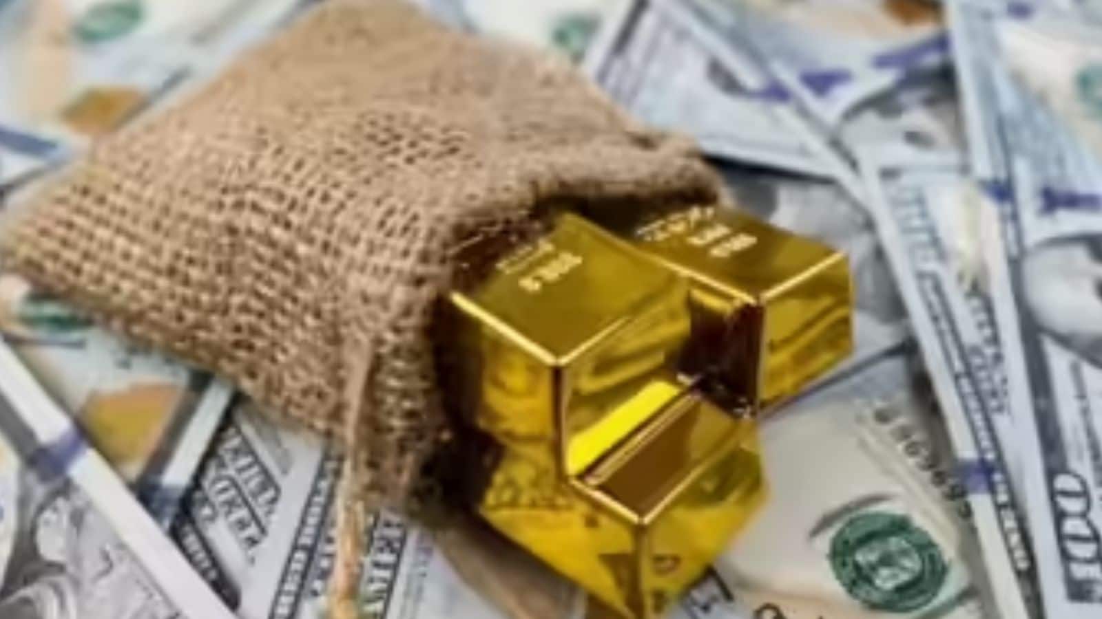 प्रयोगशाला में विकसित सोना दिखाता है कि प्रौद्योगिकी आभूषण उद्योग को कैसे आकार दे रही है। सटीक परमाणु-स्तर की तकनीकों से लेकर अति-शुद्ध पुनर्चक्रित सोने तक, विज्ञान सोना बनाने के तरीके को बदल रहा है। इससे नए डिज़ाइन, गुणवत्ता में स्थिरता और तेज़ उत्पादन की संभावनाएँ खुलती हैं। यह नवाचार-संचालित आभूषणों की ओर बदलाव का संकेत देता है, जहां पारंपरिक तरीके उन्नत वैज्ञानिक प्रक्रियाओं के साथ सह-अस्तित्व में हैं। प्रयोगशाला में विकसित सोना दिखाता है कि प्रौद्योगिकी आभूषण उद्योग को कैसे आकार दे रही है। सटीक परमाणु-स्तर की तकनीकों से लेकर अति-शुद्ध पुनर्चक्रित सोने तक, विज्ञान सोना बनाने के तरीके को बदल रहा है। इससे नए डिज़ाइन, गुणवत्ता में स्थिरता और तेज़ उत्पादन की संभावनाएँ खुलती हैं। यह नवाचार-संचालित आभूषणों की ओर बदलाव का संकेत देता है, जहां पारंपरिक तरीके उन्नत वैज्ञानिक प्रक्रियाओं के साथ सह-अस्तित्व में हैं।