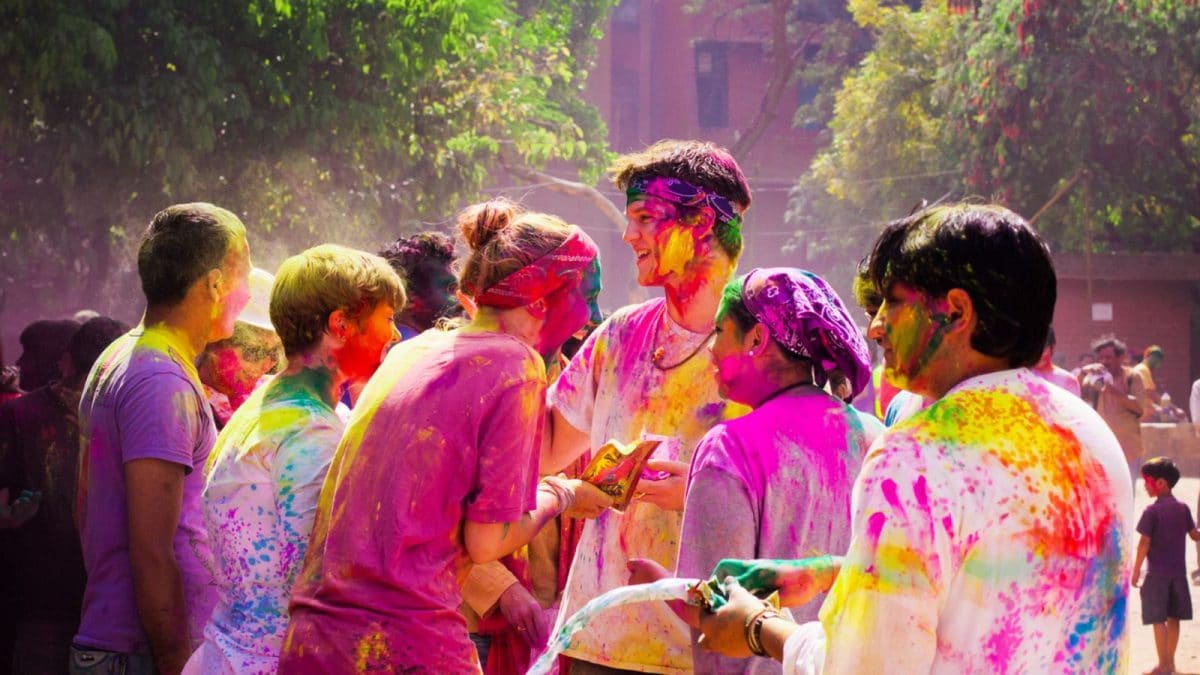 Healthy Holi: What To Eat And Avoid During Holi For Better Health And Digestion