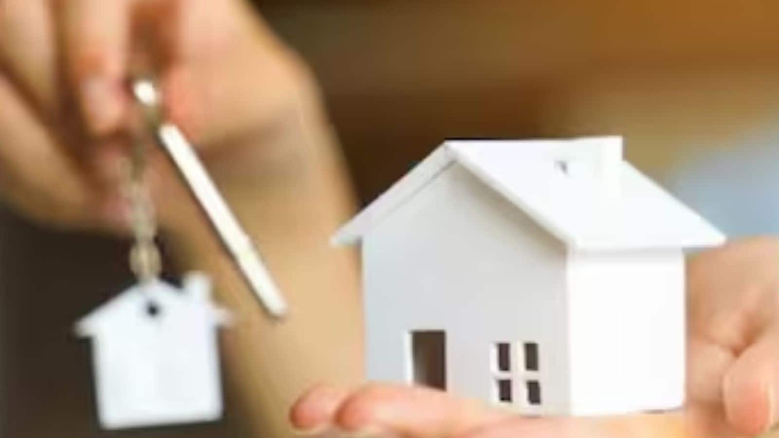 For decades, women in science faced societal pressures to stay at home. Yet, some dared to enter labs and research fields, quietly transforming nations. One such woman revolutionised India’s sugarcane industry so profoundly that every spoon of sugar today reflects her work. Her name, however, remains largely unknown.