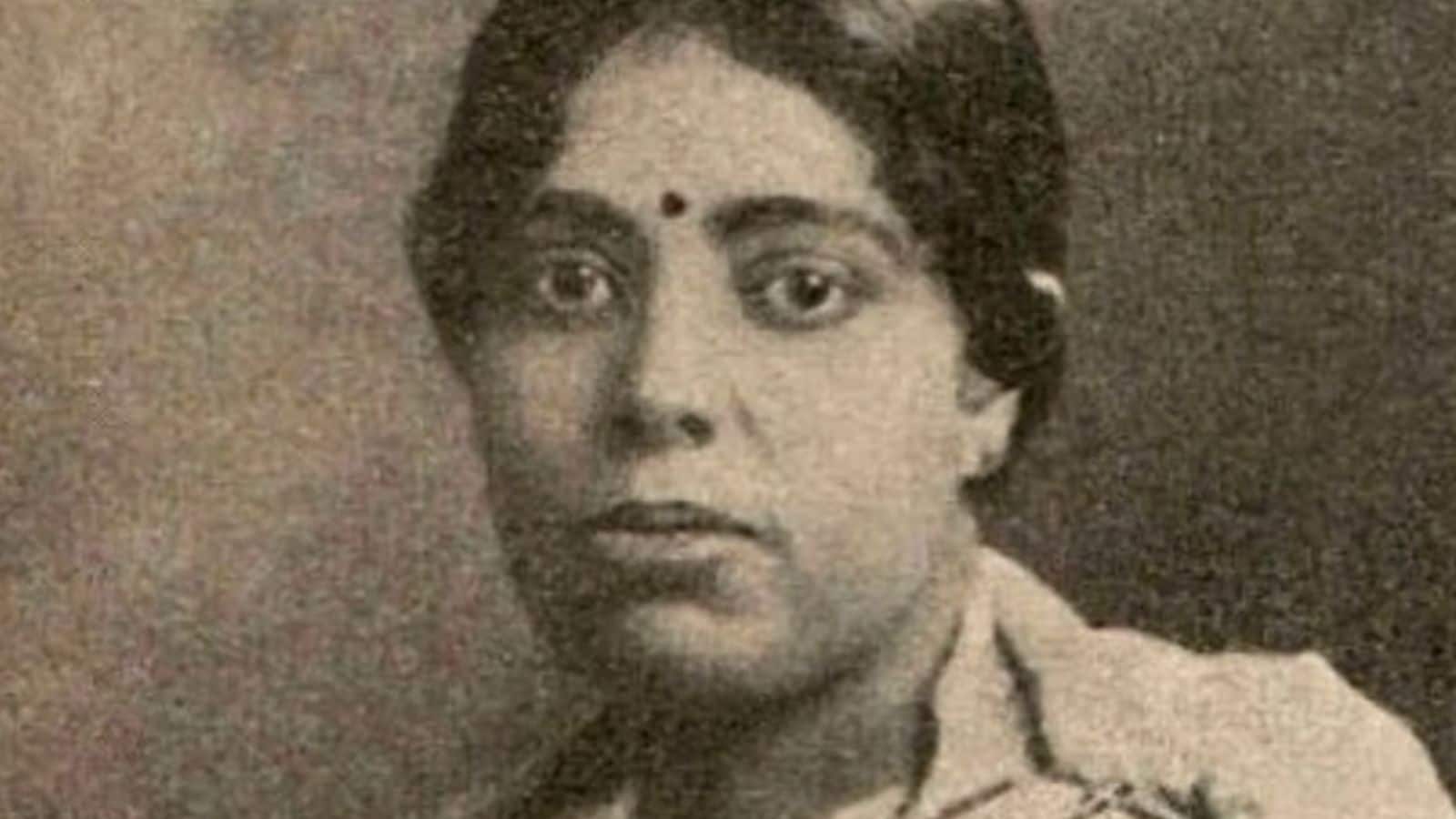 At Prime Minister Jawaharlal Nehru’s request in 1951, she returned to India to lead botanical projects and strengthen scientific institutions. Her contributions to biodiversity conservation earned her the prestigious Padma Shri award and cemented her reputation as a pioneering scientist.