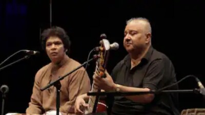 They performed at the Jamshed Bhabha Theatre in Mumbai.