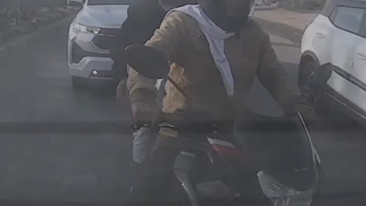 One Killed As Speeding Innova Rams Into Bike In Faridabad | Video