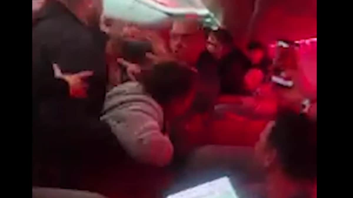'Nothing Beats A Jet2 Holiday ': Mid-Air Brawl Forces Turkey-UK Flight Diversion | Watch