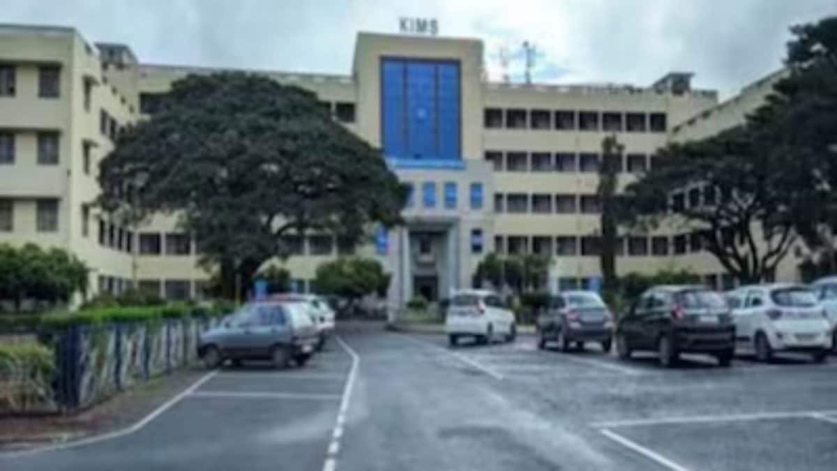 Lack Of Facilities Forces Families To Carry Patients In Arms At Hubballi KIMS In Karnataka