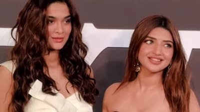 The duo shared a frame together on the paparazzi’s request. (Photo Credit : Instagram)