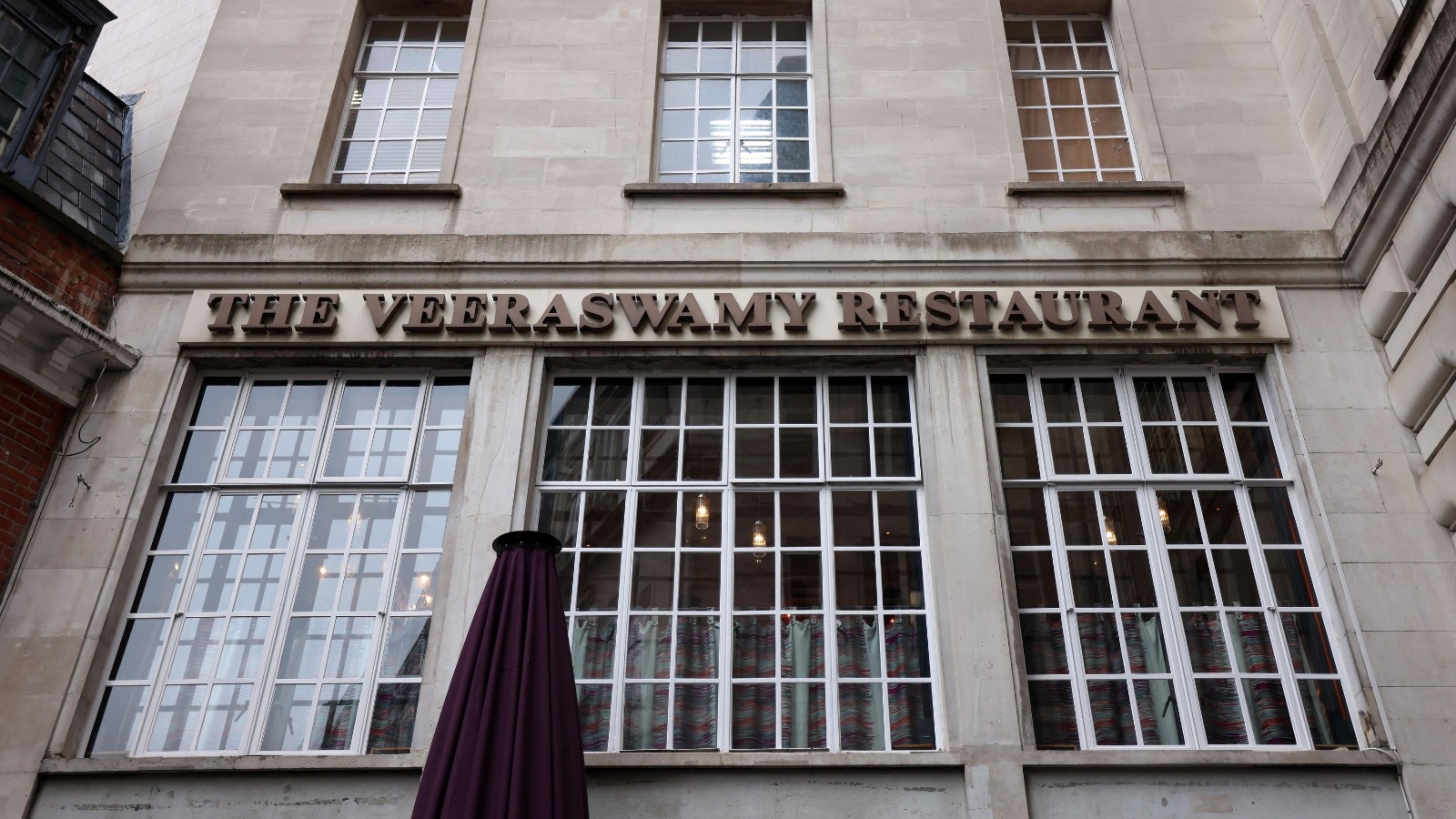 The restaurant’s fame has continued over the decades. It became a fashionable West End venue with notable figures Charlie Chaplin, Marlon Brando and Sir Winston Churchill paying it a visit. More recently, Princess Anne, David Cameron and Andrew Lloyd Webber have visited. Veeraswamy has also catered at Buckingham Palace for Indian dignitaries in 2008 and 2017. It is even credited with introducing the classic British pairing of curry and beer, a trend that reportedly started when Prince Axel of Denmark enjoyed Carlsberg at the restaurant in the 1920s. The restaurant’s fame has continued over the decades. It became a fashionable West End venue with notable figures Charlie Chaplin, Marlon Brando and Sir Winston Churchill paying it a visit. More recently, Princess Anne, David Cameron and Andrew Lloyd Webber have visited. Veeraswamy has also catered at Buckingham Palace for Indian dignitaries in 2008 and 2017. It is even credited with introducing the classic British pairing of curry and beer, a trend that reportedly started when Prince Axel of Denmark enjoyed Carlsberg at the restaurant in the 1920s.