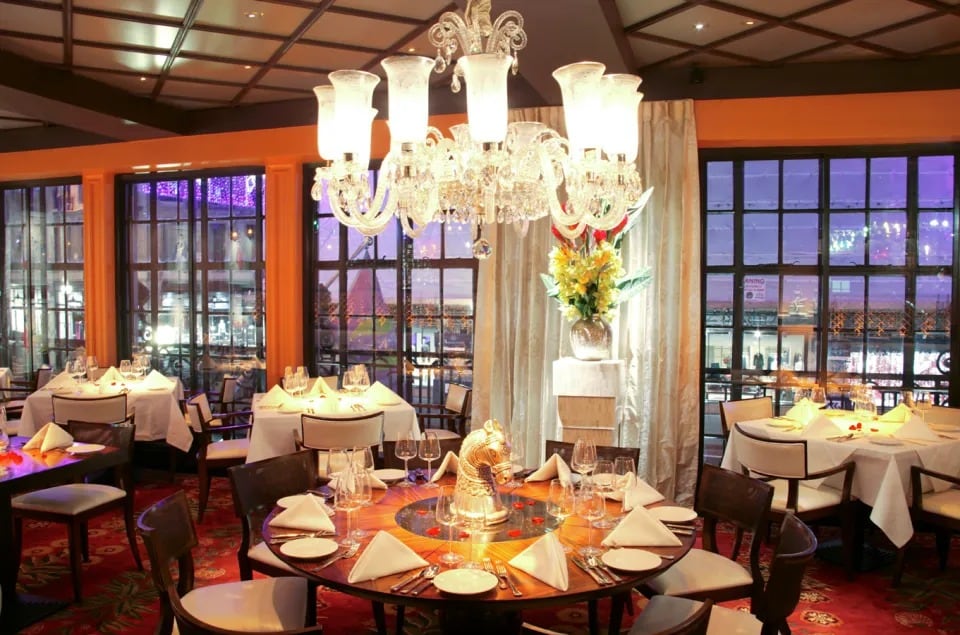 Veeraswamy is also notable for its culinary innovations. A 1947 menu offered dishes that were priced according to Indian fares such as Madras chicken curry and khur gosh ka salan alongside a bottle of 1934 Veuve Clicquot champagne for £3 (approximately Rs 370). By 1952, items like chicken korma, chicken vindaloo and tika khabab had been added. The restaurant introduced the UK’s first tandoor oven in the 1950s. Veeraswamy is also notable for its culinary innovations. A 1947 menu offered dishes that were priced according to Indian fares such as Madras chicken curry and khur gosh ka salan alongside a bottle of 1934 Veuve Clicquot champagne for £3 (approximately Rs 370). By 1952, items like chicken korma, chicken vindaloo and tika khabab had been added. The restaurant introduced the UK’s first tandoor oven in the 1950s.