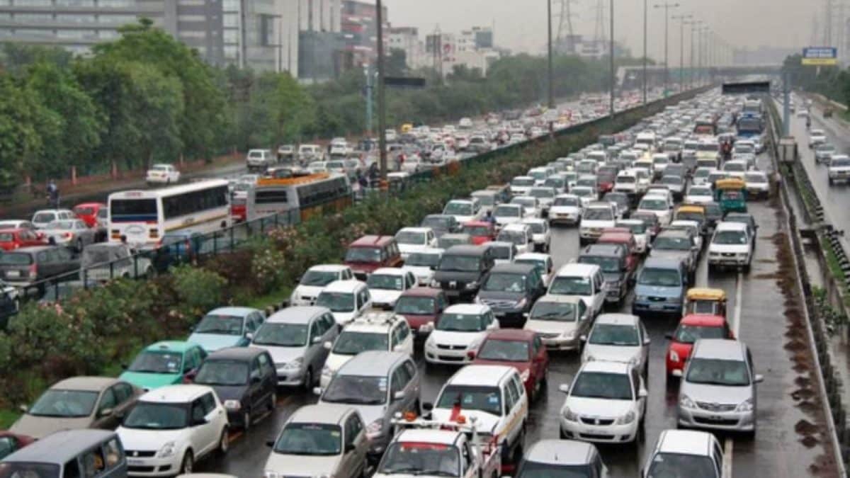 Central Delhi roads restricted as Parliament session opens amid march ban