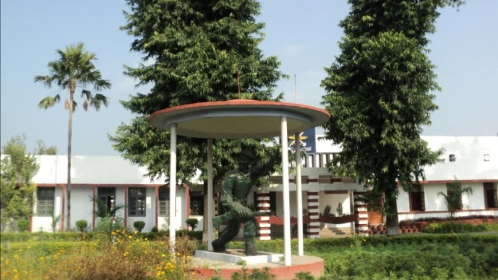 Captain Manoj Kumar Pandey Uttar Pradesh Sainik School was founded in 1960 by Dr. Sampurnand, the then Chief Minister of the state. Her band bagged the Best School Marching Band award during the Republic Day parade in Lucknow this year. The institute's marching band ranked third among all participants.