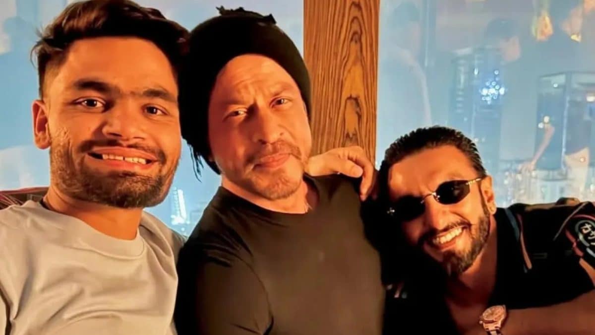 Rinku Singh Posts Selfie With Shah Rukh Khan and Ranveer Singh, Fans React | Bollywood News