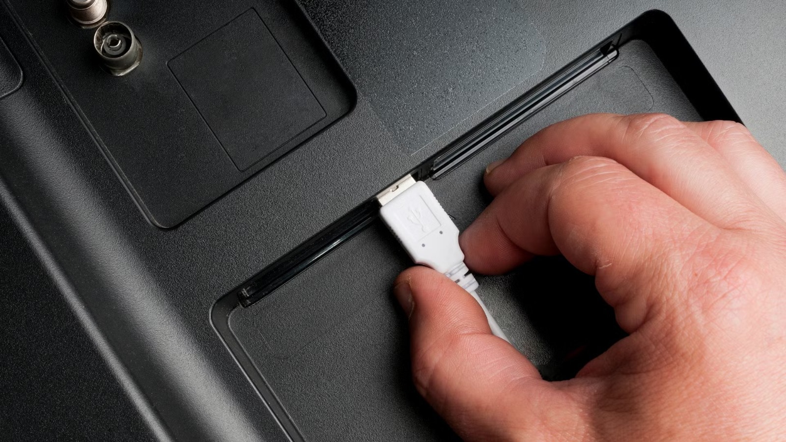 The USB port also supports common video formats, which makes it easy to play movies, personal videos, and home recordings on a bigger screen. Instead of crowding around a phone or a laptop, which comparatively have smaller screens, one can just plug in a USB drive and enjoy their content together on the television with minimal setup. 