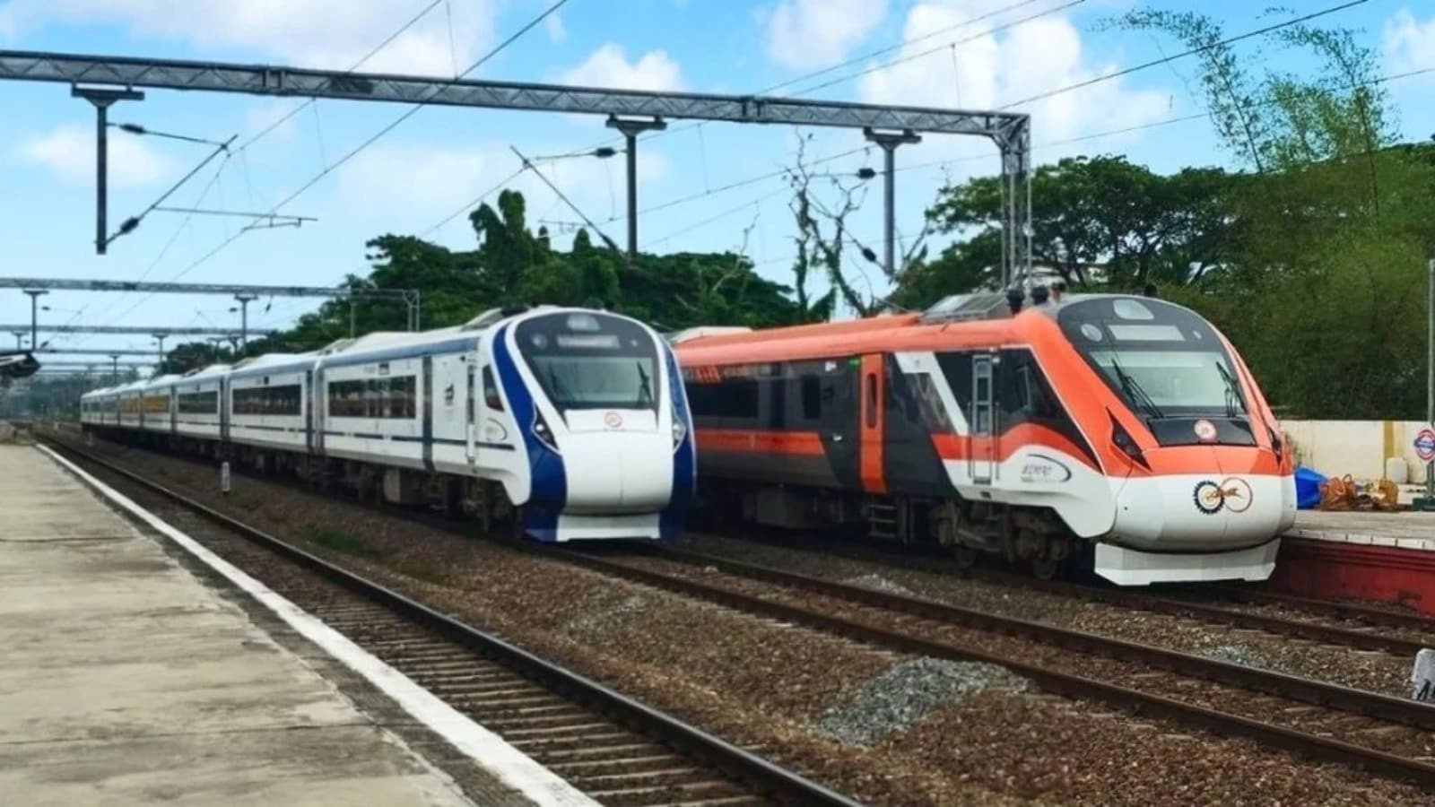 45 PM. It will arrive back at Udaipur City at 10 PM. This timing allows passengers to complete their day’s work in Ahmedabad and return the same evening. The train offers a fast and comfortable option compared to regular services.
