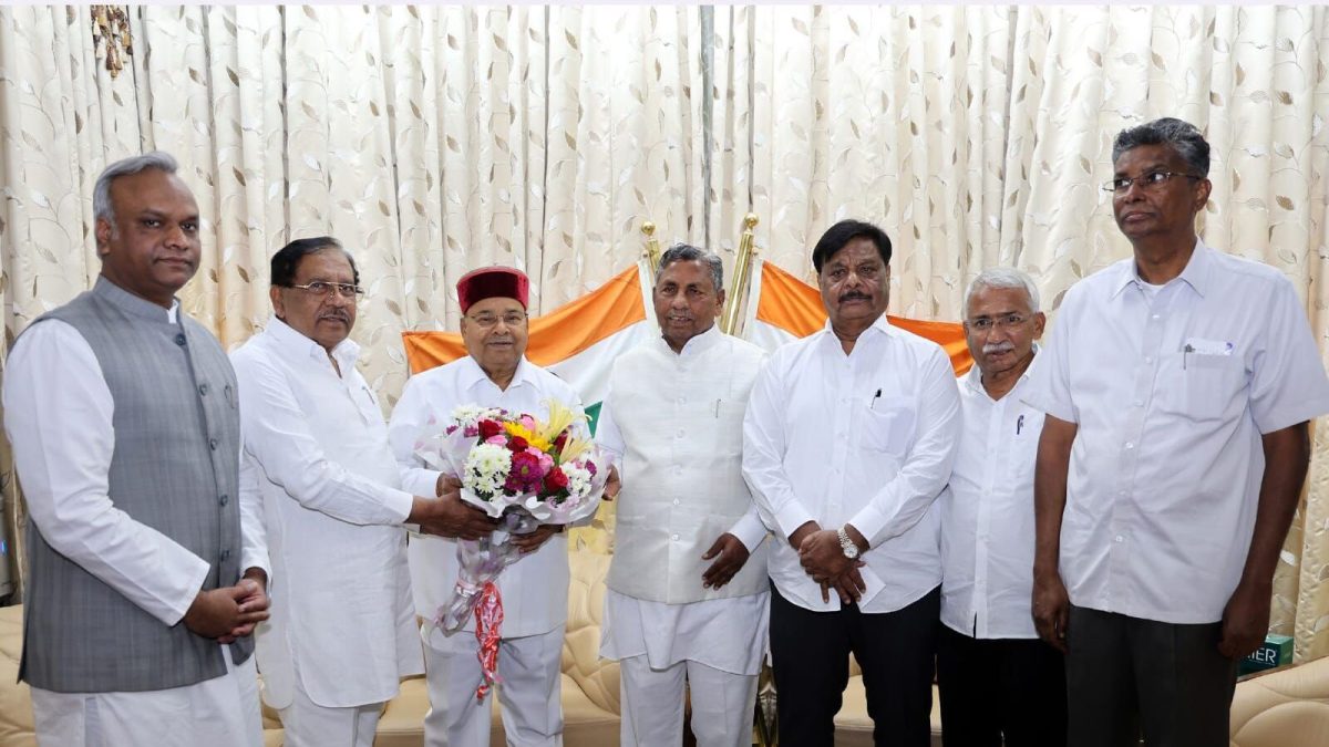 Karnataka Ministers Meet Governor Thawar Chand Gehlot Over Internal Reservation Bill | India News Karnataka Ministers Meet Governor Thawar Chand Gehlot Over Internal Reservation Bill | India News