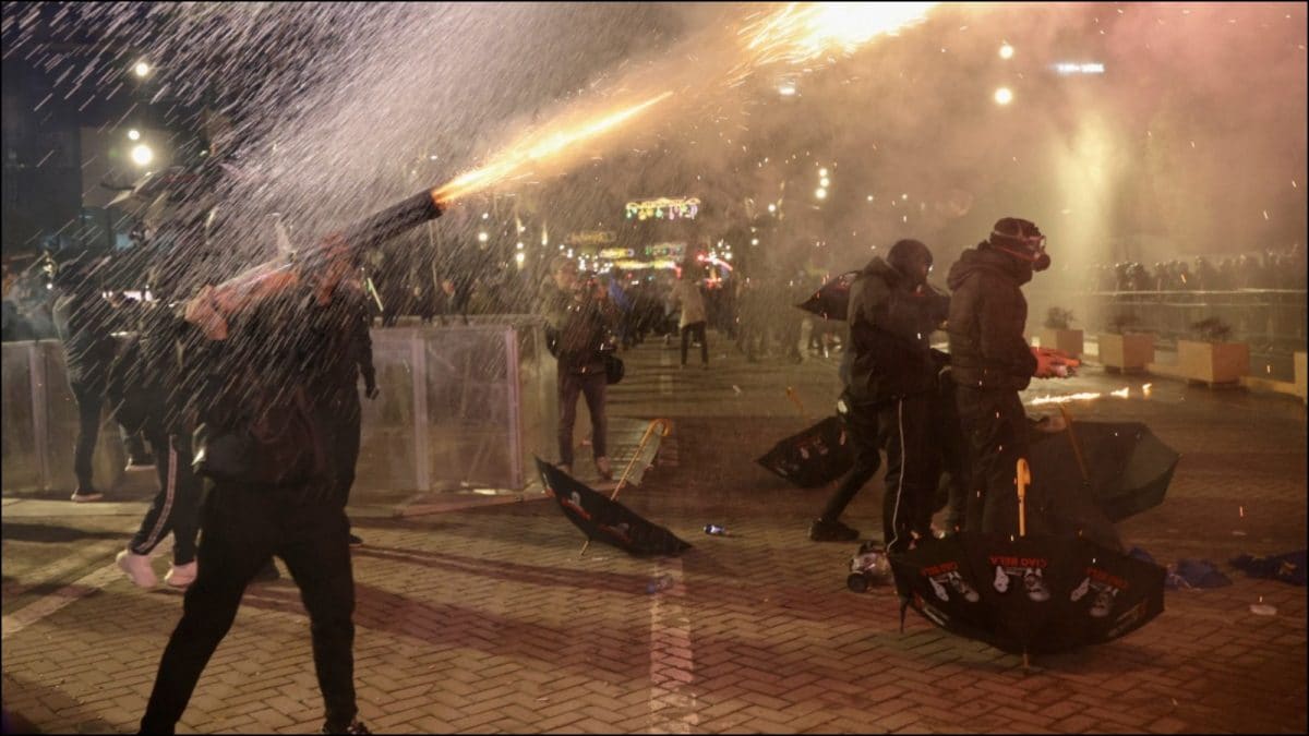 Protesters Hurl Fireworks At Albania PM's Office Amid Unrest Over Corruption Scandal | Video
