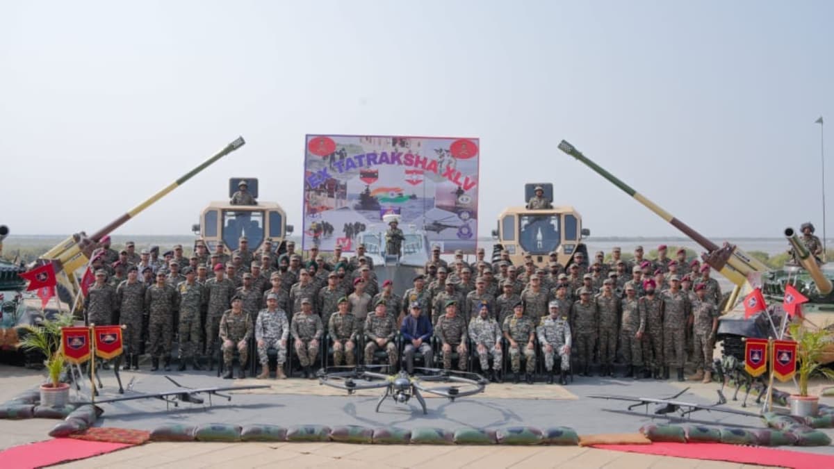 Defence Secretary Reviews Frontline Readiness, Joint Ops In Strategic Bhuj Visit