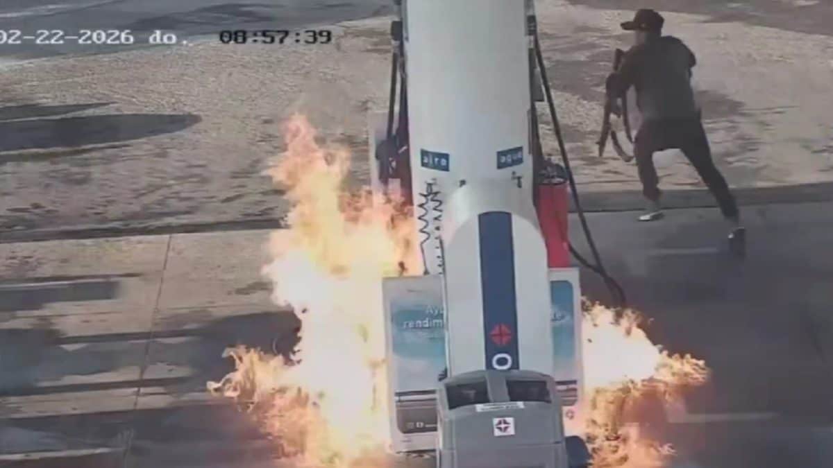 Heavily Armed Mexican Cartel Members Storm Gas Station, Set It On Fire | Video