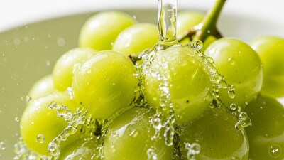 Experts warn that washing grapes with plain water isn’t enough to remove pesticides. (AI Generated)