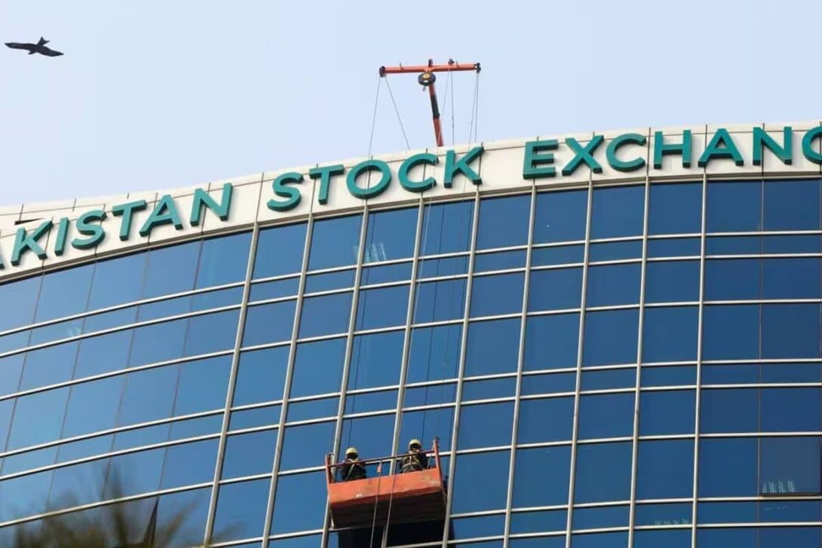 Pakistan Stock Exchange Plummets Over 3,000 Points As Border Tensions With Afghanistan Intensify