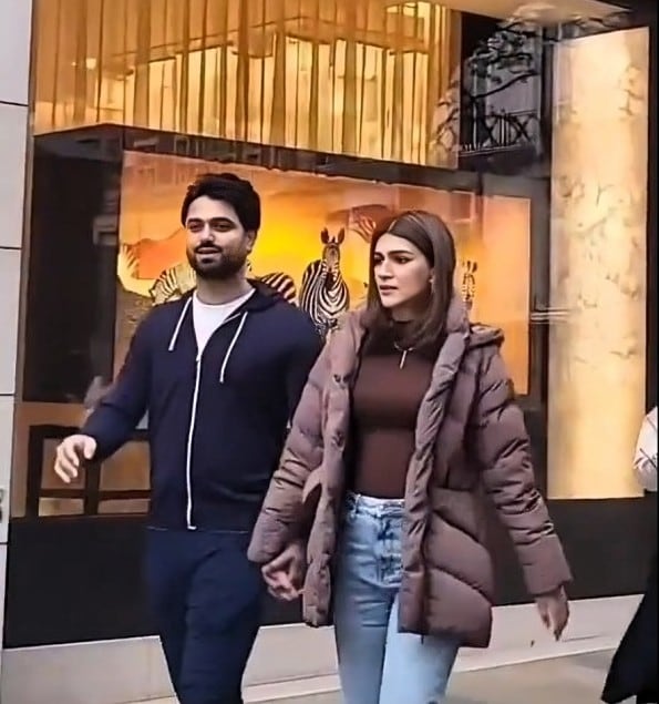 कृति सेनन और कबीर बाहिया की सार्वजनिक उपस्थिति सबसे चर्चित रही