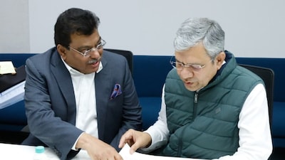 Karnataka Commerce Minister MB Patil with Union Railways Minister Ashwini Vaishnaw. (Photo: X/@MBPatil)