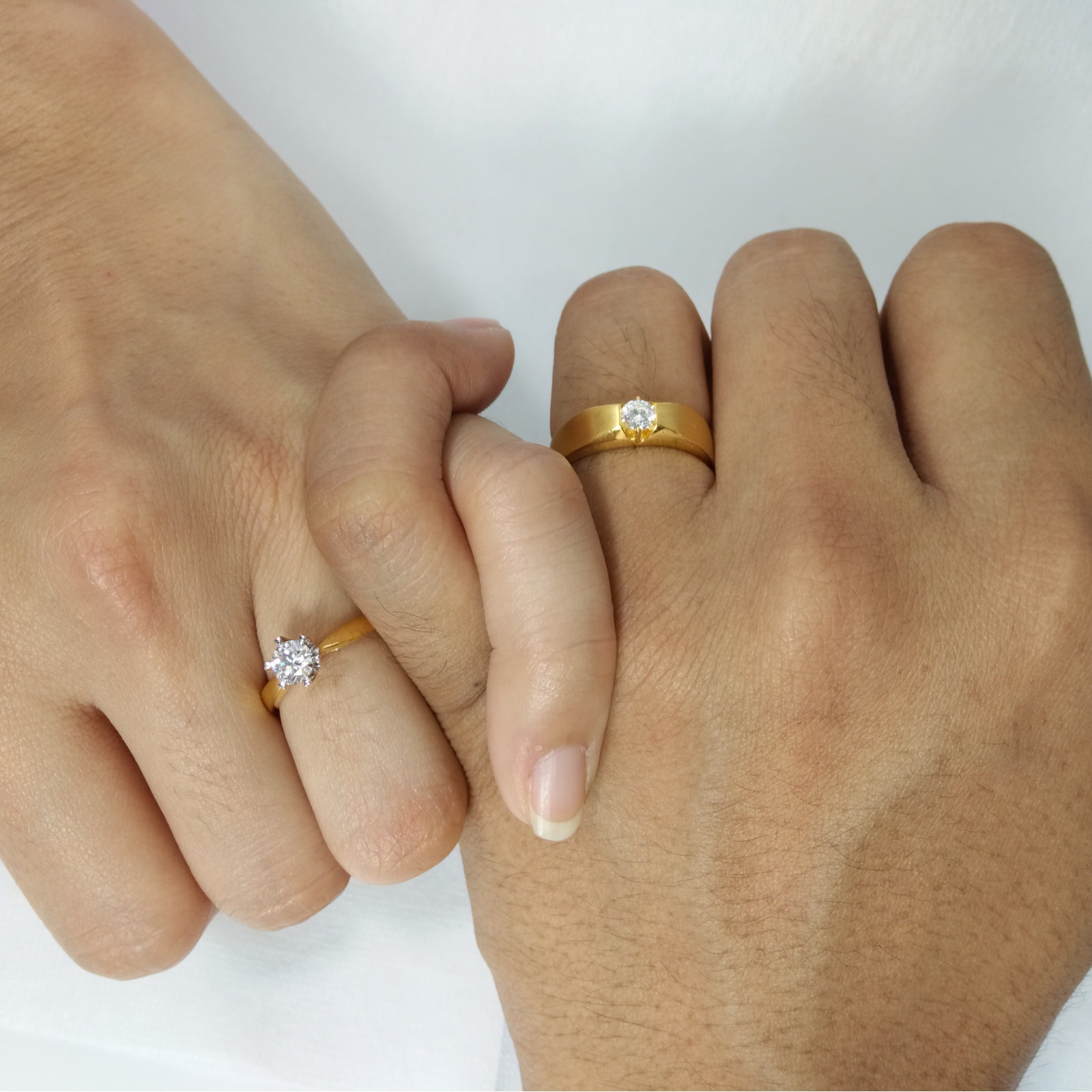 Happy Promise Day Quotes: “Promises are the threads that tie hearts together forever.” Share your favorite Promise Day quotes today! (Image: Shutterstock)