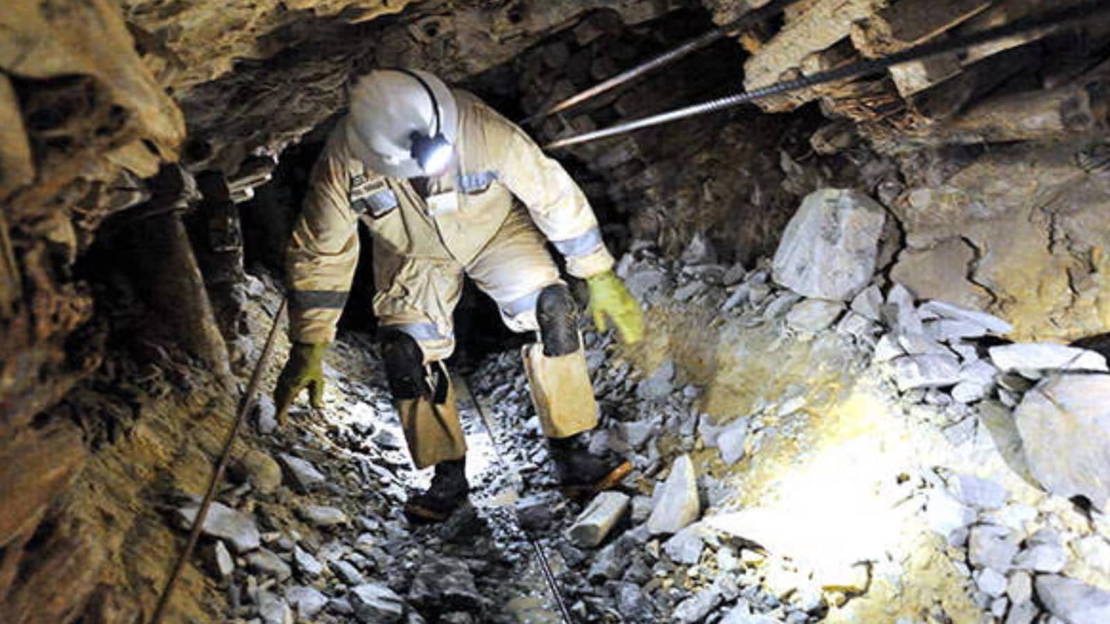 How Deep Is Metal World’s Deepest Mine, Takes 3 Hours To Reach, Can Fit 10 Empire State ...