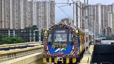 Metro Line 4 Advances with Overnight Steel Span Installation. (Photo Credit: Instagram)