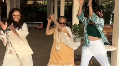 Rupali Ganguly and her mother recreated the steps of Teri Dulhan Sajaoongi. (Photo Credit: Instagram)