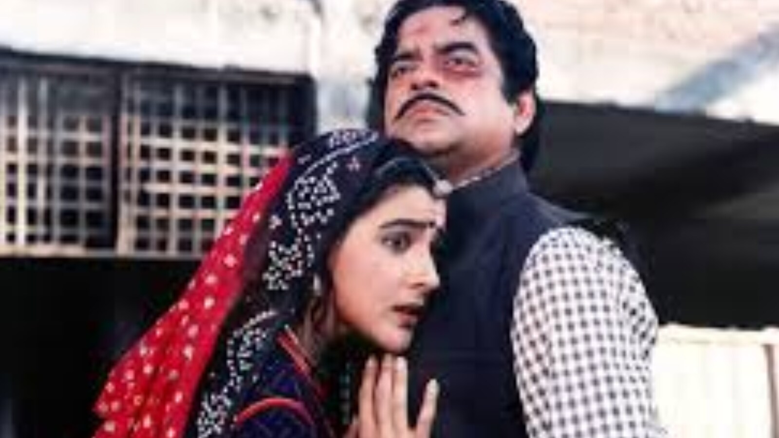 Khudgarz: Made under the direction of Deepak Sareen, Khudgarz starred Amrita alongside Jackie Shroff. Her performance was immensely loved and praised by both audiences and critics. She even won her first Filmfare Award for her role as Roma in the Best Supporting Actress category. Khudgarz: Made under the direction of Deepak Sareen, Khudgarz starred Amrita alongside Jackie Shroff. Her performance was immensely loved and praised by both audiences and critics. She even won her first Filmfare Award for her role as Roma in the Best Supporting Actress category.