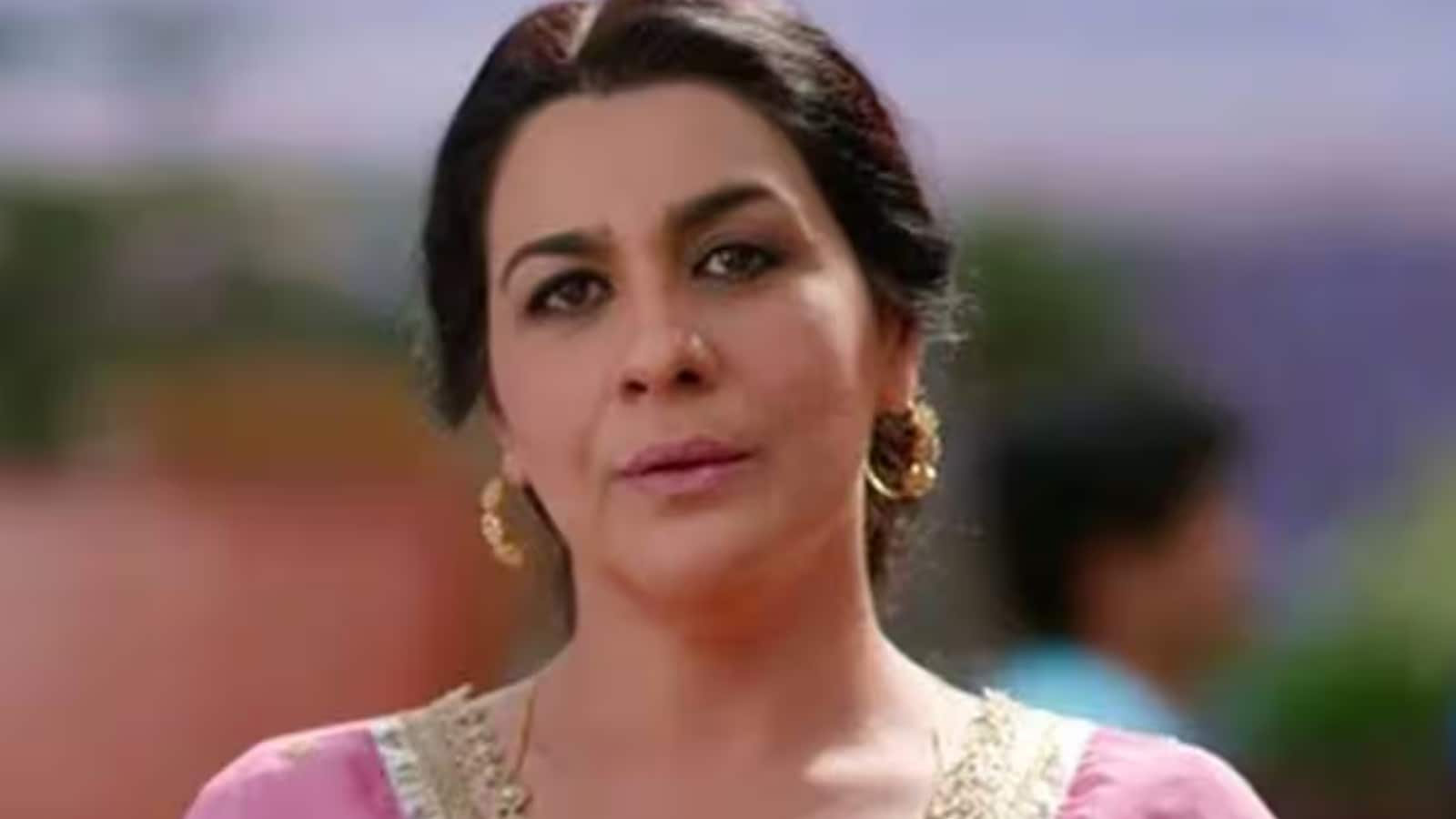 2 States: Released in 2014, Amrita Singh played the senior role of a stereotypical Punjabi mother in Two States. The film, based on Chetan Bhagat’s novel, also starred Alia Bhatt and Arjun Kapoor. If you haven’t watched this film yet, stream it on JioHotstar now. 2 States: Released in 2014, Amrita Singh played the senior role of a stereotypical Punjabi mother in Two States. The film, based on Chetan Bhagat’s novel, also starred Alia Bhatt and Arjun Kapoor. If you haven’t watched this film yet, stream it on JioHotstar now.