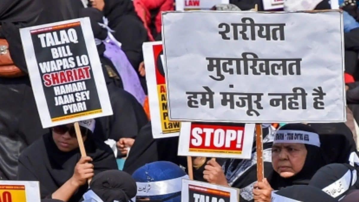 Munawwar Rana’s Daughter Alleges Triple Talaq, Dowry Harassment, Attempt To Murder Against Husband