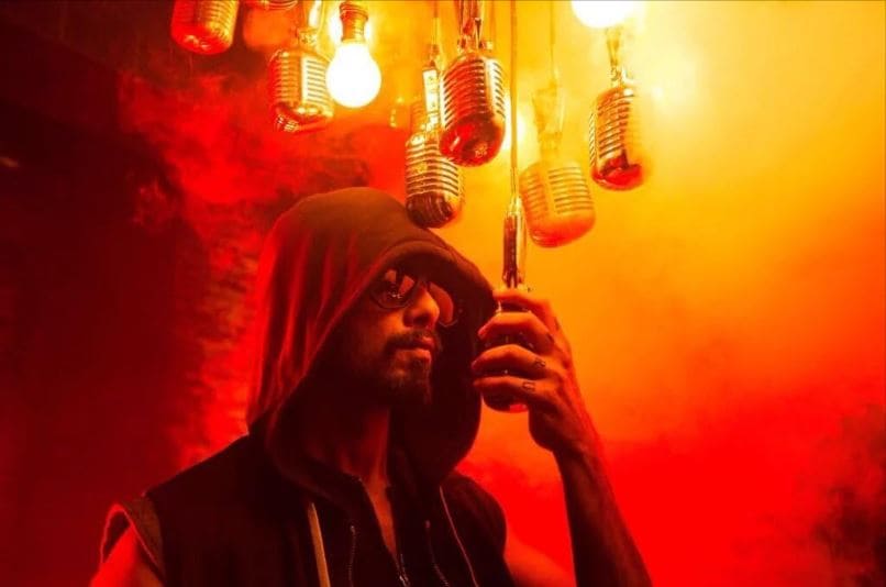 The Rockstar (Udta Punjab, 2016): Tommy Singh was a visual riot. With long, manic hair, colourful tattoos, and a lean, "strung-out" muscularity, Shahid disappeared into the skin of a drug-addled musician, proving his commitment to character-driven cinema.