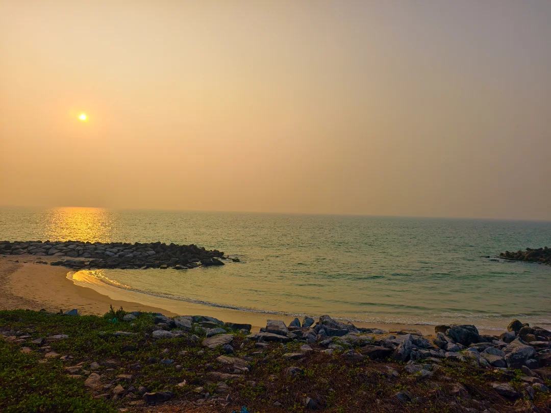 Udupi, Karnataka: Udupi may be famous for its cuisine, but its coastal beauty makes it a hidden gem for couples. The pristine beaches, temple architecture, and laid-back vibe create a soothing atmosphere. Couples can enjoy quiet walks along Malpe Beach, explore St. Mary’s Island with its unique rock formations, or indulge in authentic South Indian meals. Udupi offers a blend of spirituality and seaside romance, making it a refreshing Valentine’s escape.