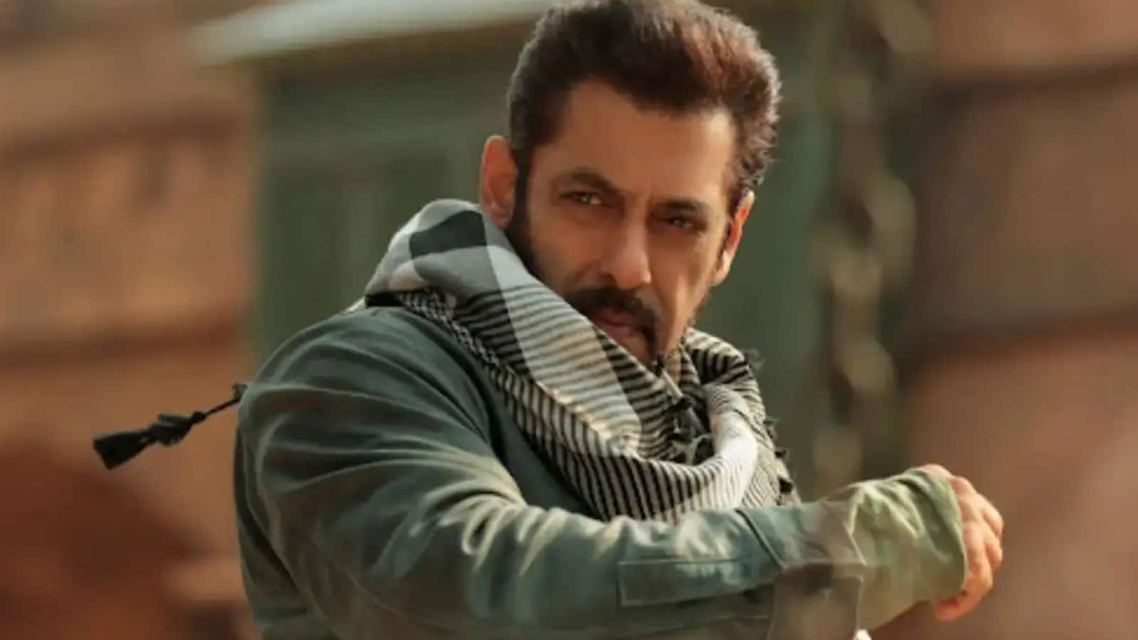 Ek Tha Tiger: Ek Tha Tiger marked Salman’s entry into the slick world of espionage thrillers. As RAW agent Tiger, he combined action with romance opposite Katrina Kaif, who played Pakistani ISI agent Zoya. The film laid the foundation for YRF’s Spy Universe and was later followed by Tiger Zinda Hai and Tiger 3. With action sequences and global locations, the film earned over Rs 300 crore worldwide, cementing Tiger as one of Bollywood’s most iconic action heroes.