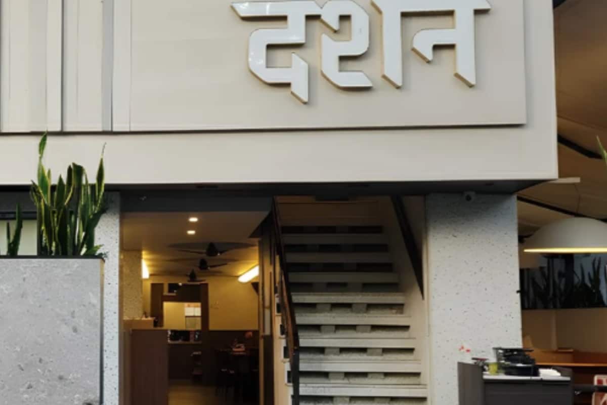 They Only Had Hand-Pressed Juicers. Years Later, This Place In Pune Became A Landmark With 150+ Dishes